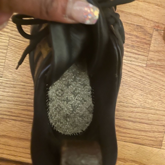 Louis Vuitton - Picture 8 of 8